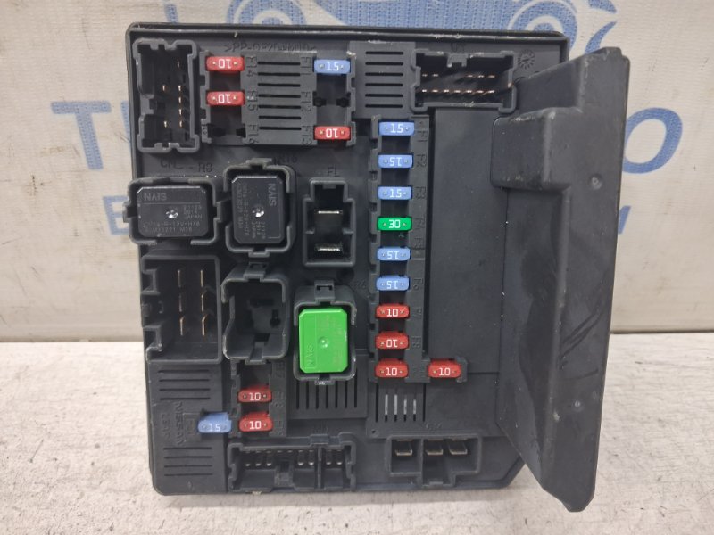 Запчасть блок предохранителей подкапота Nissan Qashqai 2006-2013 J10 1.6 diesel R9M 284B7BB02C Б/У Блок предохранителей подкапота Nissan Qashqai 2006-2013 J10 1.6 diesel R9M 284B7BB02C Б/У