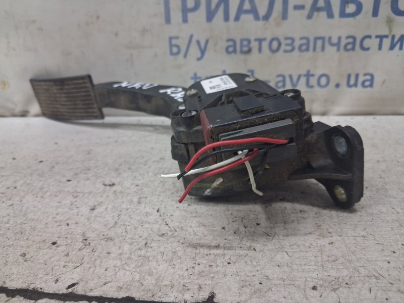 Педаль газа Nissan Navara D40 2.5 Diesel YD25DDTI Педаль газа Nissan Navara D40 2.5 Diesel YD25DDTI