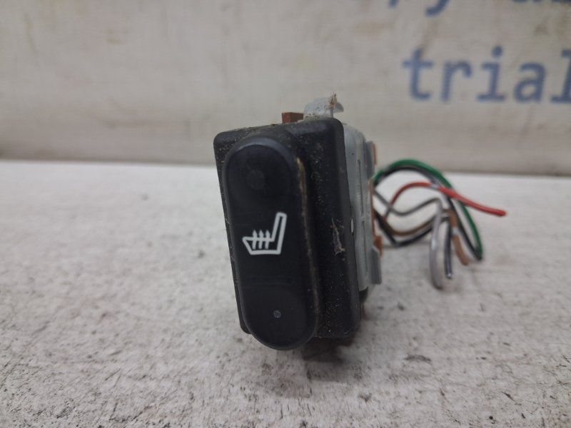 Запчасть кнопка подогрева левая Nissan Qashqai 2006-2013 J10 1.6 diesel R9M 25500BR00A Б/У Кнопка подогрева левая Nissan Qashqai 2006-2013 J10 1.6 diesel R9M 25500BR00A Б/У