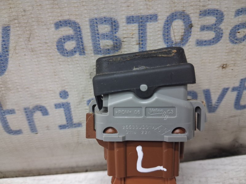 Кнопка подогрева левая Qashqai 2006-2013 J10 1.6 diesel R9M Кнопка подогрева левая Qashqai 2006-2013 J10 1.6 diesel R9M