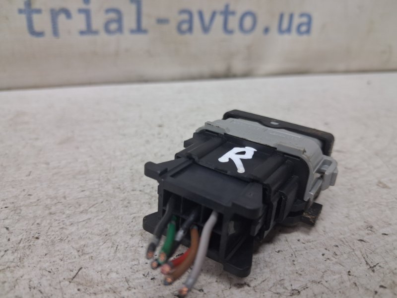 Кнопка подогрева правая Qashqai 2006-2013 J10 1.6 diesel R9M Кнопка подогрева правая Qashqai 2006-2013 J10 1.6 diesel R9M
