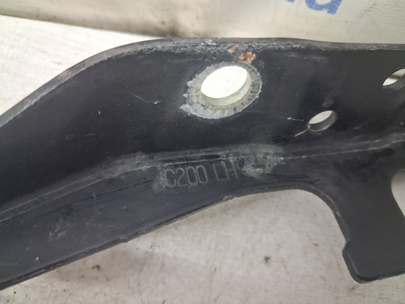 Петля капота левая Korando 2010-2019 C200 2.0 diesel D20DTF Петля капота левая Korando 2010-2019 C200 2.0 diesel D20DTF