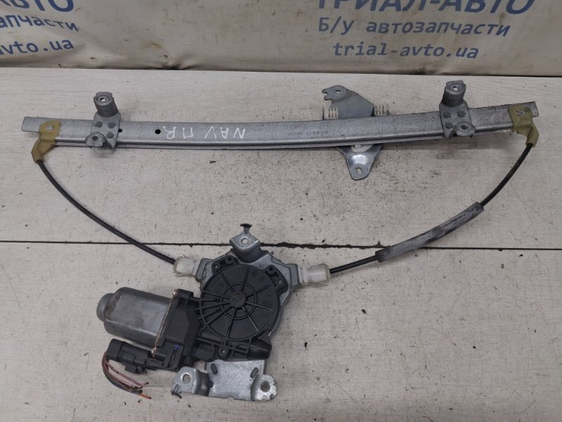Стеклоподъемник передний правый Nissan Navara 2004-2015 D40 2.5 Diesel YD25DDTI 807004X00A Б/У