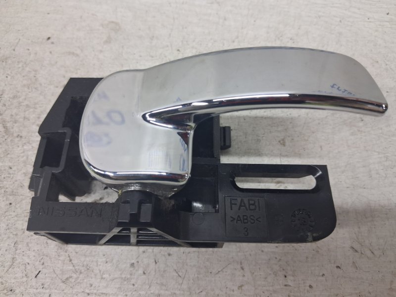 Запчасть ручка двери внутреняя задняя правая Nissan Qashqai 2006-2013 J10 1.6 diesel R9M 80670JD00E Б/У Ручка двери внутреняя задняя правая Nissan Qashqai 2006-2013 J10 1.6 diesel R9M 80670JD00E Б/У
