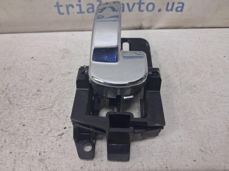 Ручка двери внутреняя задняя правая Nissan Qashqai J10 1.6 diesel R9M Ручка двери внутреняя задняя правая Nissan Qashqai J10 1.6 diesel R9M