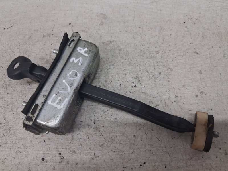 Запчасть ограничитель двери задний правый Land Rover Range Rover Evoque 2011-2018 L538 2.2 Diesel LR027611 Б/У Ограничитель двери задний правый Land Rover Range Rover Evoque 2011-2018 L538 2.2 Diesel LR027611 Б/У