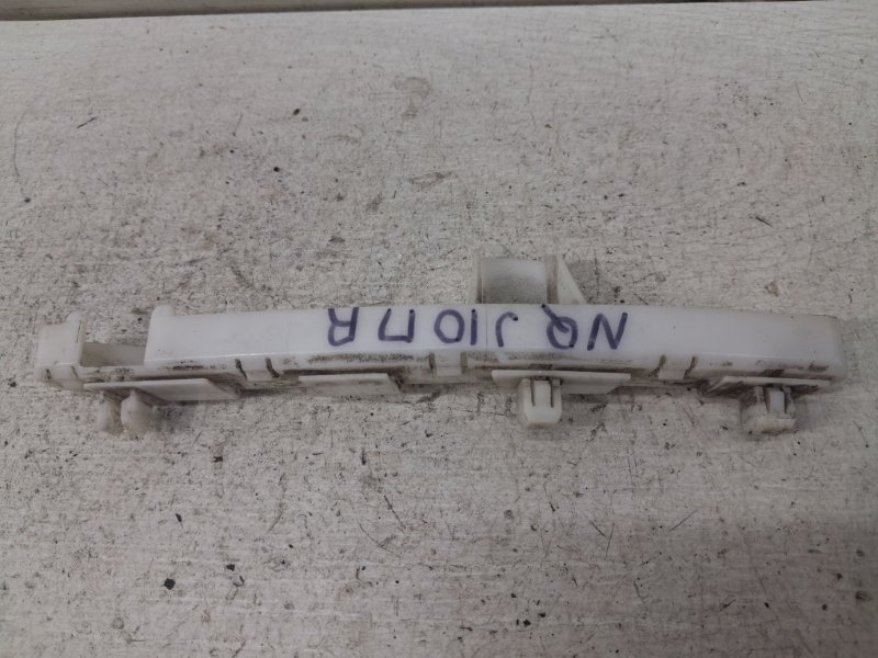 Запчасть крепление бампера переднее правое Nissan Qashqai 2006-2013 J10 1.6 diesel R9M 62222BR00A Б/У Крепление бампера переднее правое Nissan Qashqai 2006-2013 J10 1.6 diesel R9M 62222BR00A Б/У
