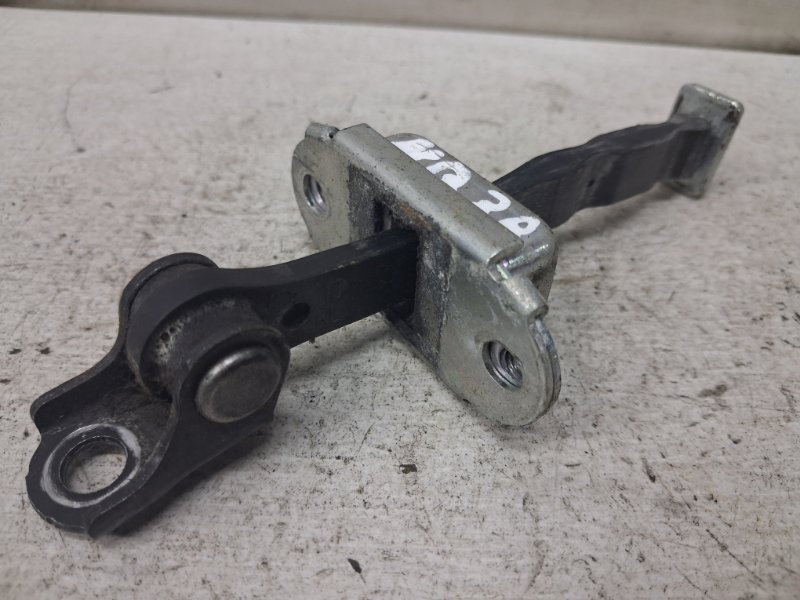 Запчасть ограничитель двери задний правый Nissan Qashqai 2006-2013 J10 1.6 diesel R9M 82430JD000 Б/У Ограничитель двери задний правый Nissan Qashqai 2006-2013 J10 1.6 diesel R9M 82430JD000 Б/У