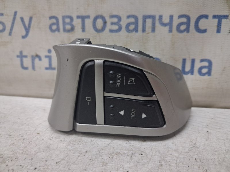 Запчасть кнопка руля левая SsangYong Korando 2010-2019 C200 2.0 diesel D20DTF 8915034001HDV Б/У Кнопка руля левая SsangYong Korando 2010-2019 C200 2.0 diesel D20DTF 8915034001HDV Б/У