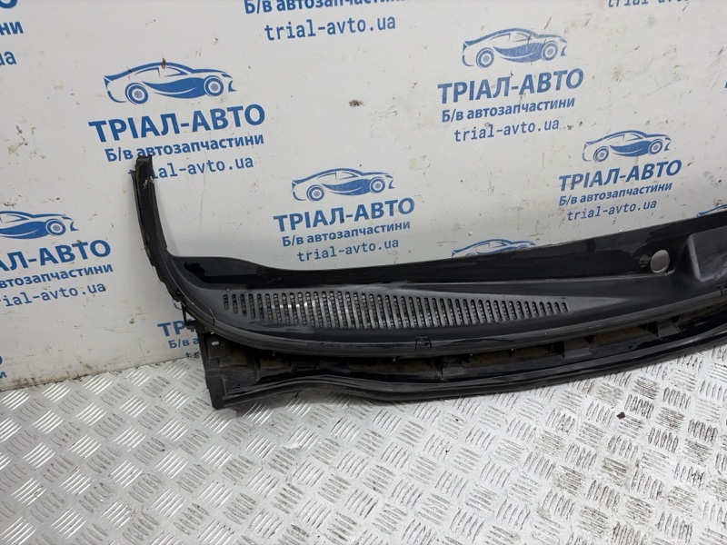 Дефлектор дворников Nissan Note E12 1.4 CR14DE Дефлектор дворников Nissan Note E12 1.4 CR14DE