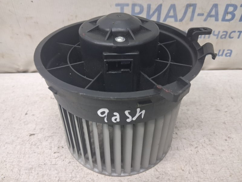 Запчасть моторчик печки Nissan Qashqai 2006-2013 J10 1.6 diesel R9M 27225ET00B Б/У Моторчик печки Nissan Qashqai 2006-2013 J10 1.6 diesel R9M 27225ET00B Б/У
