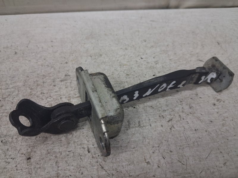 Запчасть ограничитель двери задний правый Nissan Note 2005-2013 E12 1.4 CR14DE 824301U600 Б/У Ограничитель двери задний правый Nissan Note 2005-2013 E12 1.4 CR14DE 824301U600 Б/У