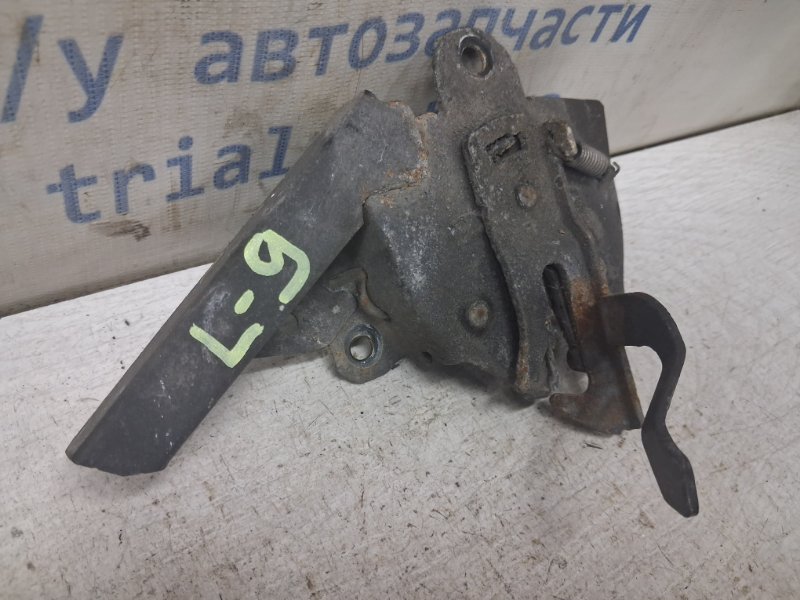 Замок капота Lancer 2003-2009 9 1.6 бензин 4G18 Замок капота Lancer 2003-2009 9 1.6 бензин 4G18