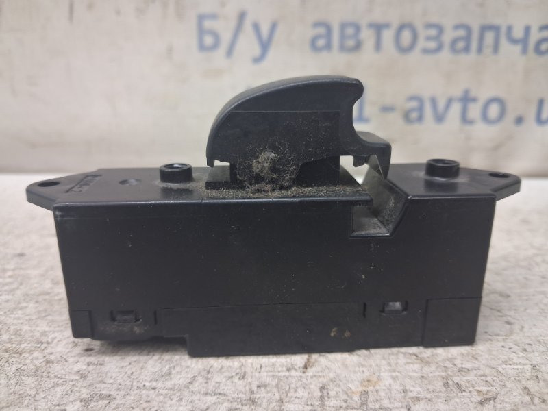 Кнопка стеклоподъемника передняя правая Mitsubishi Lancer 9 1.6 бензин 4G18 Кнопка стеклоподъемника передняя правая Mitsubishi Lancer 9 1.6 бензин 4G18
