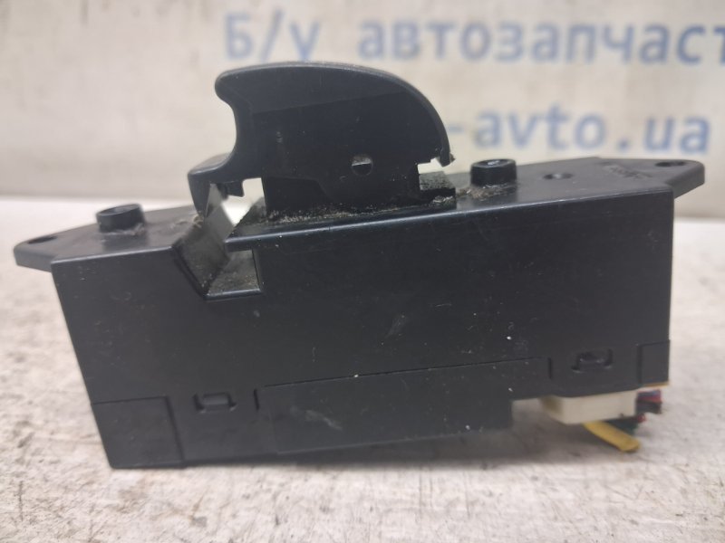 Кнопка стеклоподъемника задняя левая Mitsubishi Lancer 9 1.6 бензин 4G18 Кнопка стеклоподъемника задняя левая Mitsubishi Lancer 9 1.6 бензин 4G18