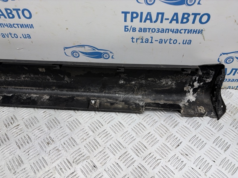 Накладка порога внешняя левая Korando 2010-2019 C200 2.0 diesel D20DTF
