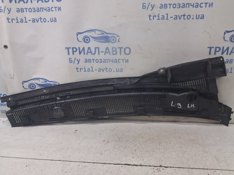 Жабо под лобовое стекло (пластик) левое Lancer 2003-2009 9 1.6 бензин 4G18 Жабо под лобовое стекло (пластик) левое Lancer 2003-2009 9 1.6 бензин 4G18