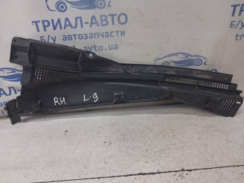 Жабо под лобовое стекло (пластик) правое Lancer 2003-2009 9 1.6 бензин 4G18 Жабо под лобовое стекло (пластик) правое Lancer 2003-2009 9 1.6 бензин 4G18