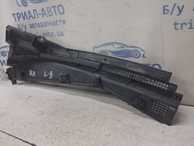 Жабо под лобовое стекло (пластик) правое Lancer 2003-2009 9 1.6 бензин 4G18 Жабо под лобовое стекло (пластик) правое Lancer 2003-2009 9 1.6 бензин 4G18