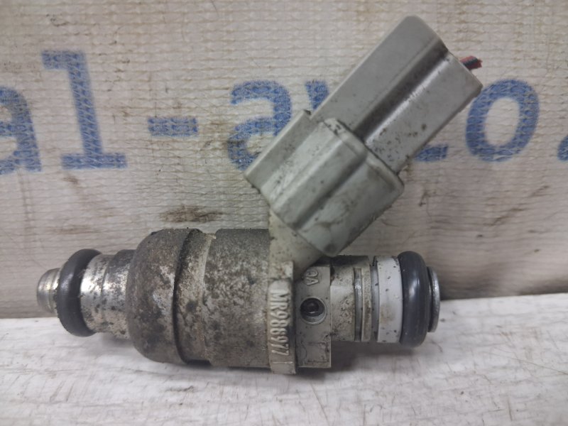 Запчасть форсунка топливная Mitsubishi Lancer 2007-2017 10 1.5 бензин 4a91 MR988977 Б/У Форсунка топливная Mitsubishi Lancer 2007-2017 10 1.5 бензин 4a91 MR988977 Б/У
