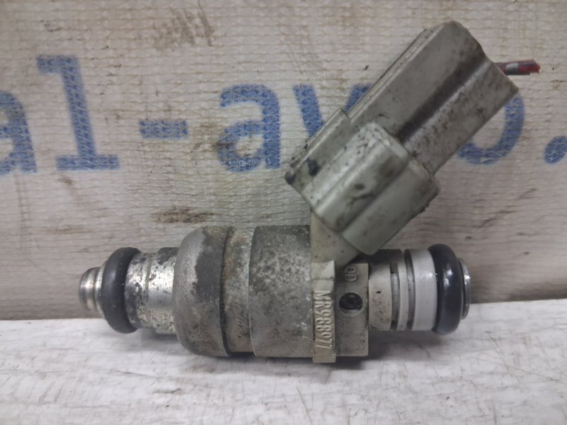 Запчасть форсунка топливная Mitsubishi Lancer 2007-2017 10 1.5 бензин 4a91 MR988977 Б/У Форсунка топливная Mitsubishi Lancer 2007-2017 10 1.5 бензин 4a91 MR988977 Б/У