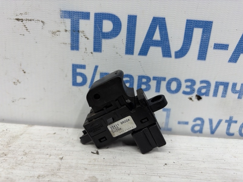 Кнопка стеклоподъемника Qashqai 2006-2013 J10 1.6 diesel R9M Кнопка стеклоподъемника Qashqai 2006-2013 J10 1.6 diesel R9M