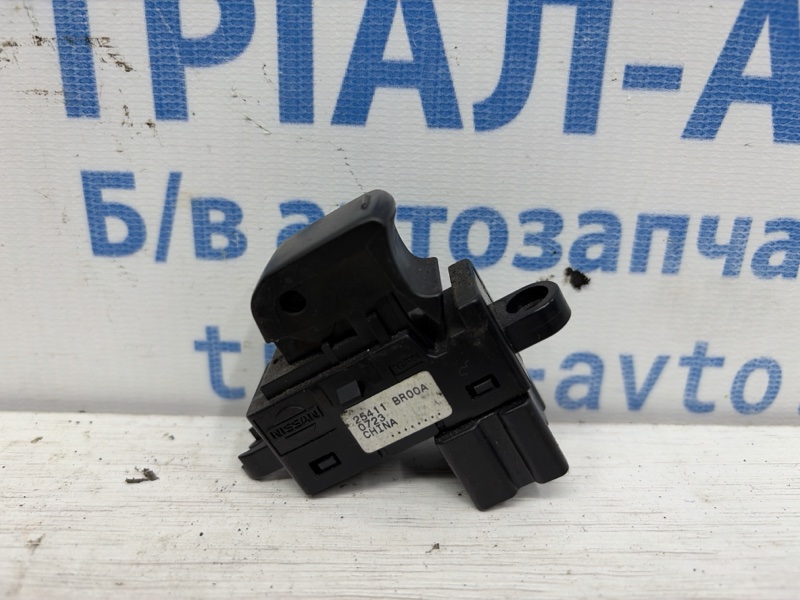 Кнопка стеклоподъемника Qashqai 2006-2013 J10 1.6 diesel R9M Кнопка стеклоподъемника Qashqai 2006-2013 J10 1.6 diesel R9M
