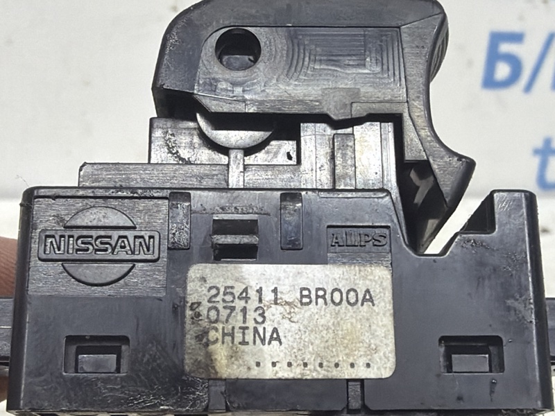 Кнопка стеклоподъемника Qashqai 2006-2013 J10 1.6 diesel R9M