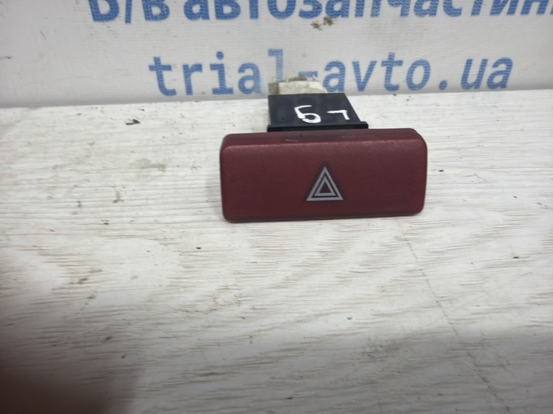 Запчасть кнопка аварийки Mitsubishi Lancer 2003-2009 9 1.6 бензин 4G18 MR406456 Б/У Кнопка аварийки Mitsubishi Lancer 2003-2009 9 1.6 бензин 4G18 MR406456 Б/У