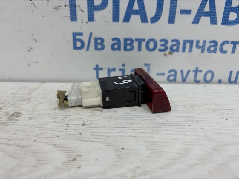 Кнопка аварийки Lancer 2003-2009 9 1.6 бензин 4G18 Кнопка аварийки Lancer 2003-2009 9 1.6 бензин 4G18