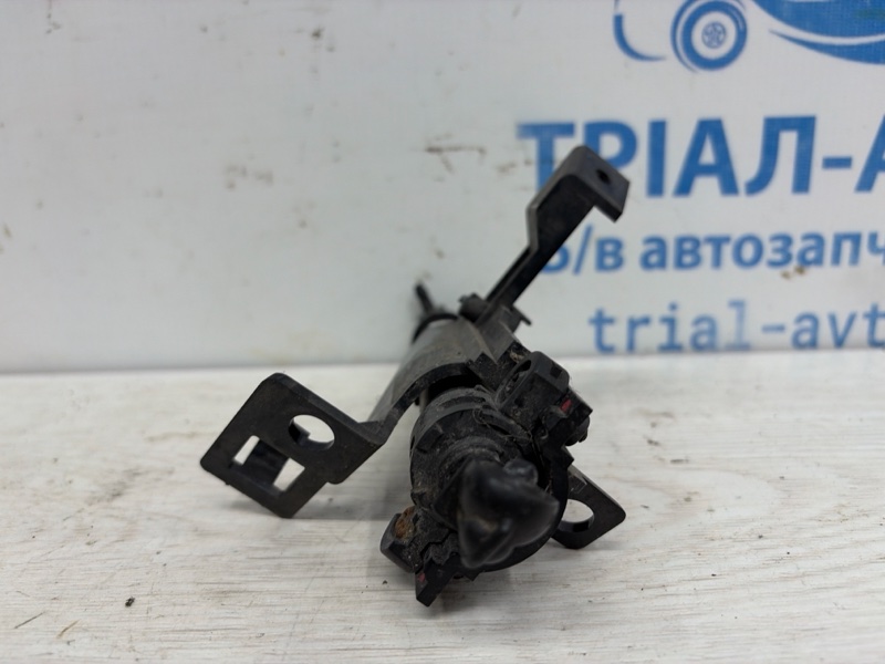 Запчасть омыватель фары правый Land Rover Range Rover Evoque 2011-2018 L538 2.2 Diesel LR024209 Б/У Омыватель фары правый Land Rover Range Rover Evoque 2011-2018 L538 2.2 Diesel LR024209 Б/У