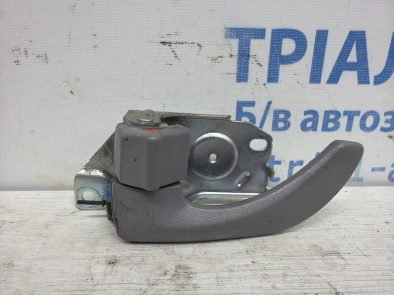 Запчасть ручка двери внутренняя левая Kia Sorento 2002-2011 BL 2.5 diesel D4CB 826103E000CY Б/У Ручка двери внутренняя левая Kia Sorento 2002-2011 BL 2.5 diesel D4CB 826103E000CY Б/У