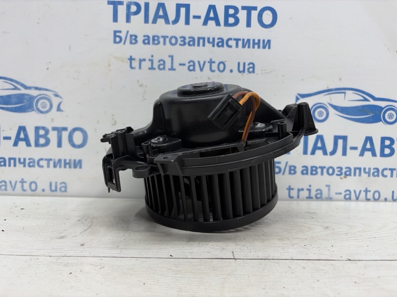Запчасть вентилятор печки Skoda Octavia 2013-2020 A7 1.6 Дизель CLHA 5Q2819021B Б/У Вентилятор печки Skoda Octavia 2013-2020 A7 1.6 Дизель CLHA 5Q2819021B Б/У