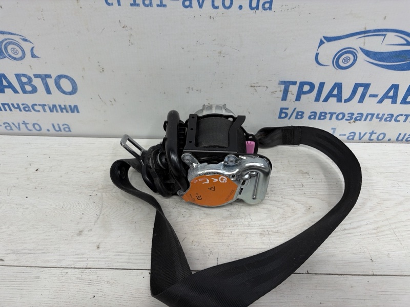 Ремень безопасности передний правый Octavia 2013-2020 A7 1.6 Дизель CLHA