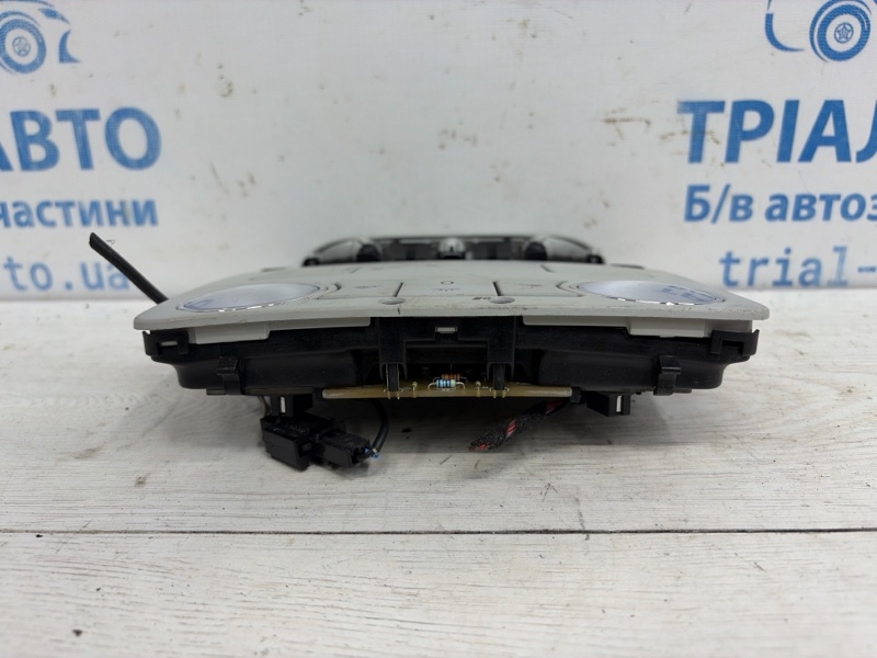Плафон Skoda Octavia A7 1.6 Дизель CLHA Плафон Skoda Octavia A7 1.6 Дизель CLHA