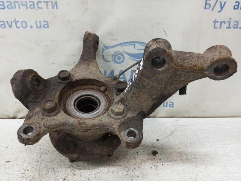 Кулак поворотный левый со ступицей Toyota RAV 4 A30 2.2 diesel 2ADFHV Кулак поворотный левый со ступицей Toyota RAV 4 A30 2.2 diesel 2ADFHV