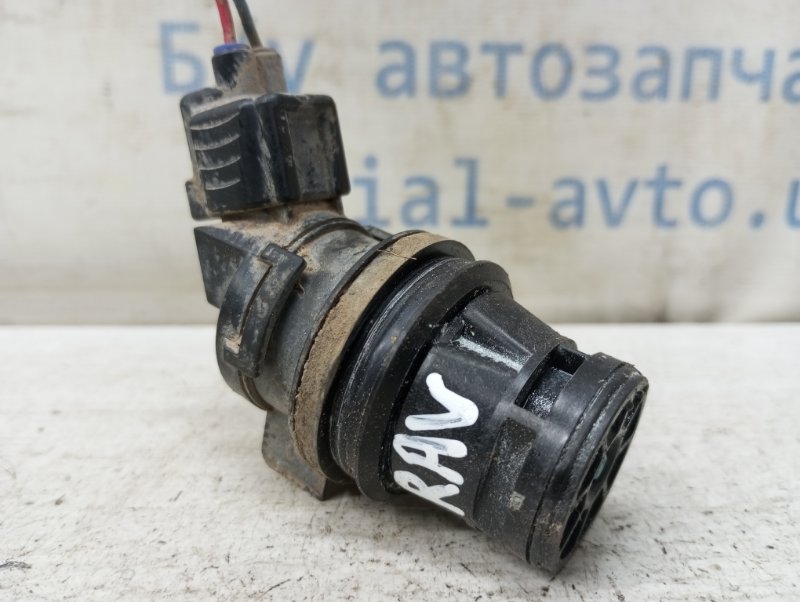 Насос омывателя стекла Toyota RAV 4 A30 2.2 diesel 2ADFHV Насос омывателя стекла Toyota RAV 4 A30 2.2 diesel 2ADFHV