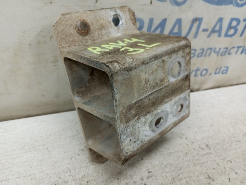 Кронштейн усилителя заднего бампера левый Toyota RAV 4 2005-2016 A30 2.2 diesel 2ADFHV 5832442010 Б/У