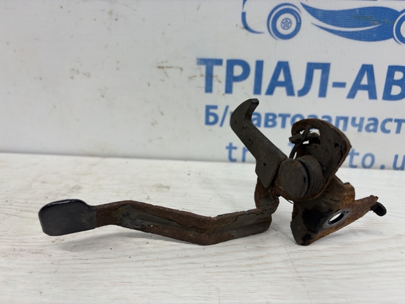 Крюк капота Toyota RAV 4 A30 2.2 diesel 2ADFHV Крюк капота Toyota RAV 4 A30 2.2 diesel 2ADFHV