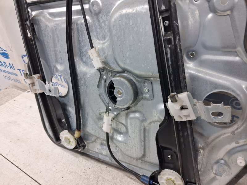 Стеклоподъемник передний правый Nissan Qashqai J10 1.6 diesel R9M