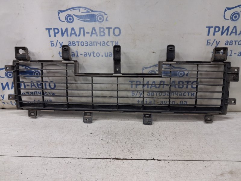 Решетка бампера центральная передняя Mitsubishi Pajero Wagon 2006-2022 4 3.2 Дизель 4M41 6402A123 Б/У