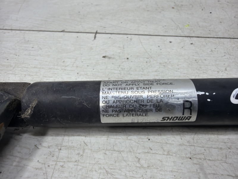 Амортизатор крышки багажника правый CX 7 2006-2012 ER 2.2 дизель MZR-CD Амортизатор крышки багажника правый CX 7 2006-2012 ER 2.2 дизель MZR-CD