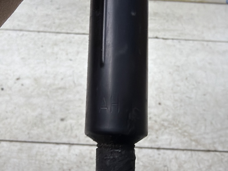 Амортизатор капота RX 350 2003-2009 XU30 3.5 Бензин 2GRFE Амортизатор капота RX 350 2003-2009 XU30 3.5 Бензин 2GRFE