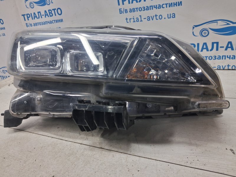 Фара правая Ксенон Nissan Leaf Фара правая Ксенон Nissan Leaf