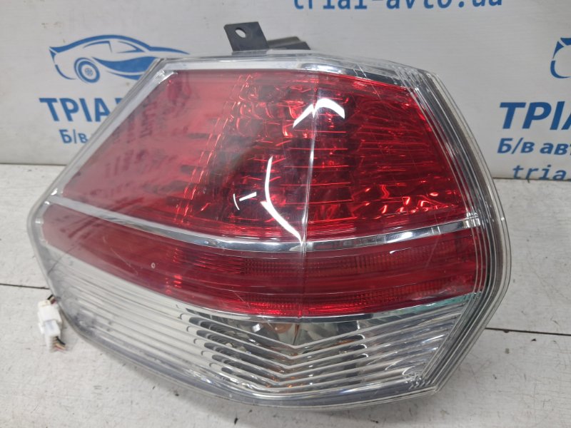 Фонарь задний внешний левый Nissan X-Trail 2014-2021 T32 1.6 diesel R9M 265554CA0B Б/У
