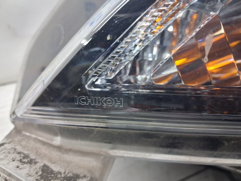 Фара левая Ксенон Nissan Leaf