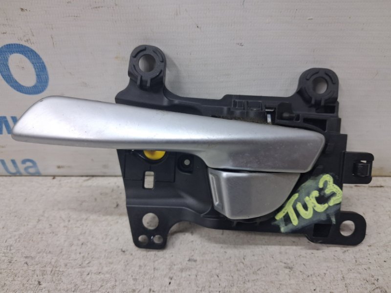 Запчасть ручка двери внутреняя передняя левая Hyundai Tucson 2015-2021 TL 1.7 diesel D4FD 82610D7000NS5 Б/У Ручка двери внутреняя передняя левая Hyundai Tucson 2015-2021 TL 1.7 diesel D4FD 82610D7000NS5 Б/У