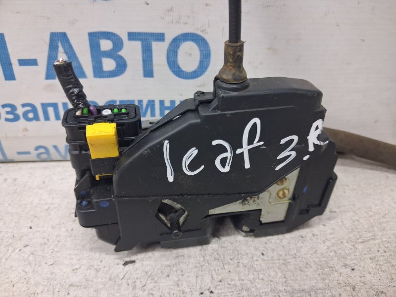Замок двери задний правый Nissan Leaf 2017- 825003NM0A Б/У