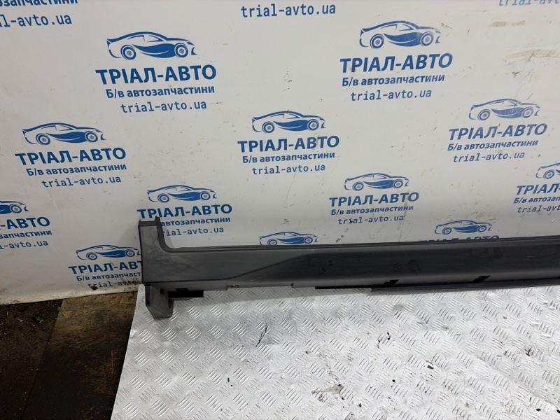 Накладка порога внешняя правая X-Trail 2014-2021 T32 1.6 diesel R9M Накладка порога внешняя правая X-Trail 2014-2021 T32 1.6 diesel R9M