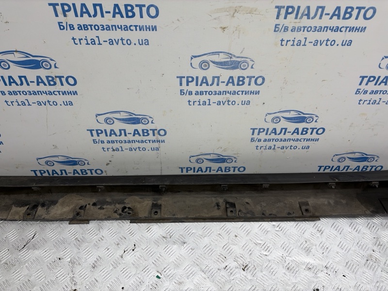 Накладка порога внешняя правая X-Trail 2014-2021 T32 1.6 diesel R9M Накладка порога внешняя правая X-Trail 2014-2021 T32 1.6 diesel R9M
